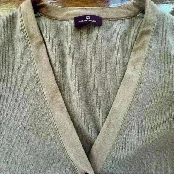Bruno Magli- Wool/Cashmere Blend Brown V-Neck
Cardigan Women's Medium EUC! - Picture 10 of 11